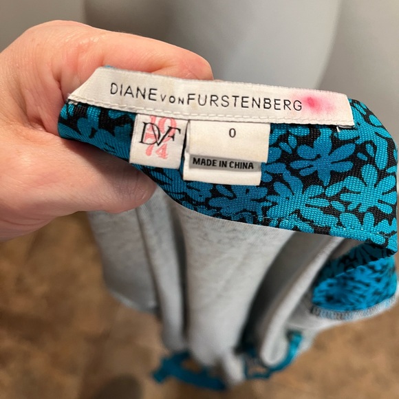 DVF Blue Floral Silk Wrap Dress Size 0 - Picture 6 of 13